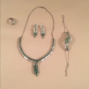 Emerald and diamond white gold set